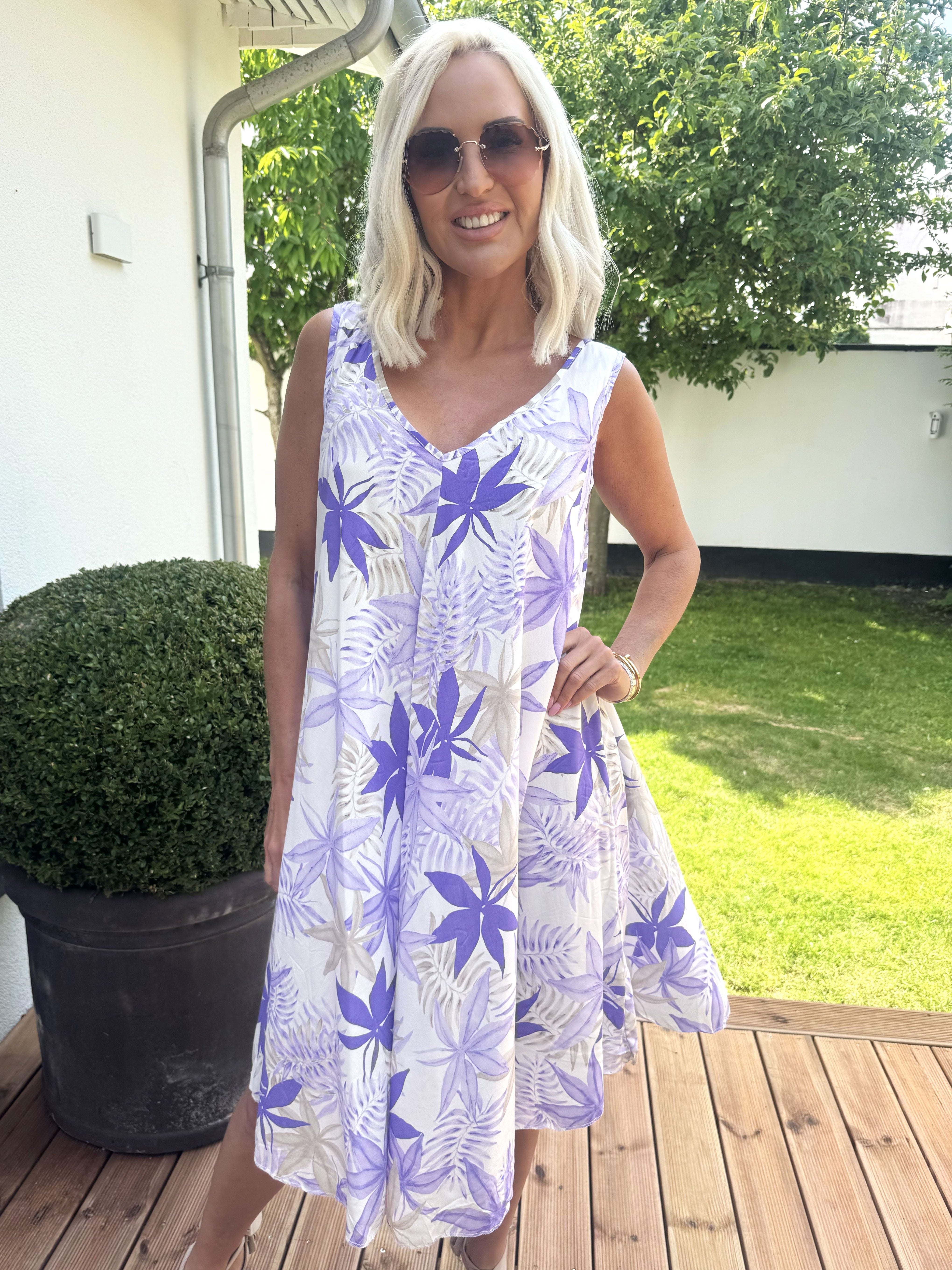 Sigri - Sød blomsterkjole i viskose med bredestropper